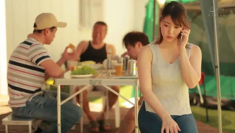 Gã chồng khờ để Người vợ tham gia sự kiện cắm trại với mấy gã cạnh nhà và cái kết